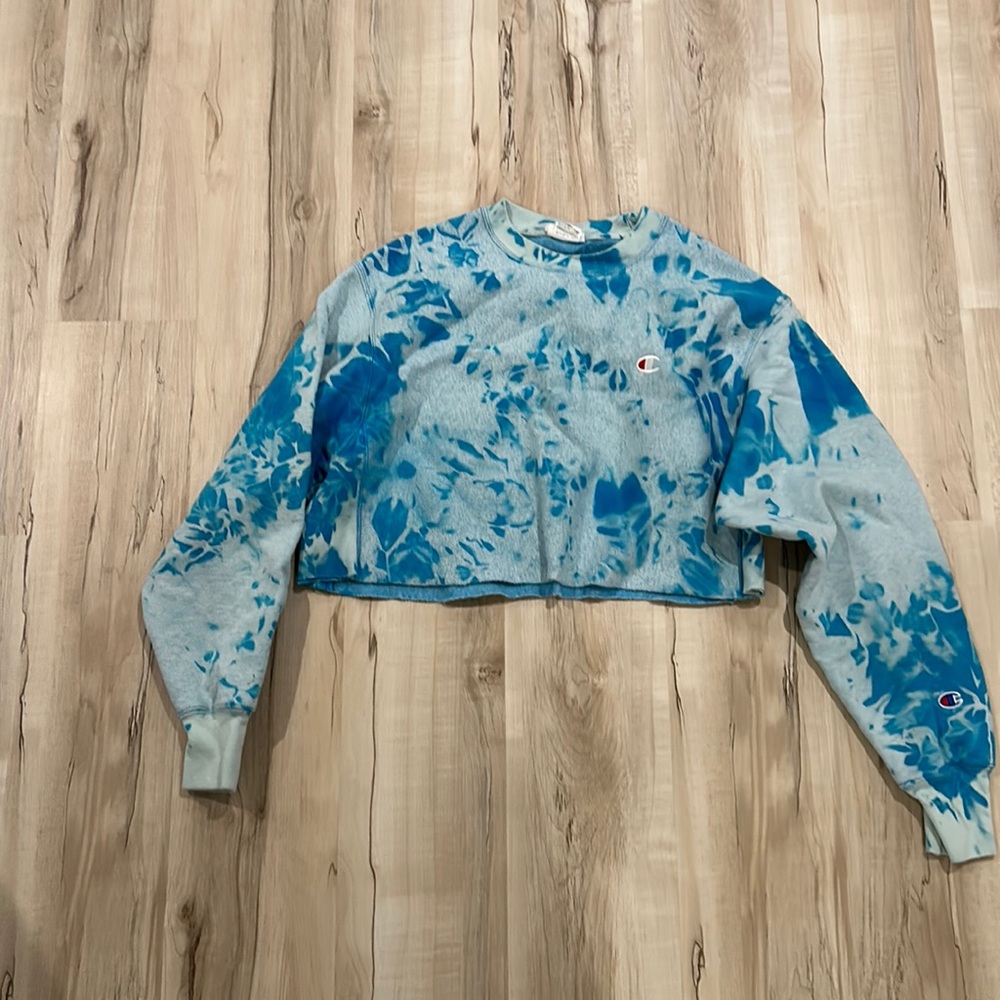 Cropped tie-dye, champion hoodie